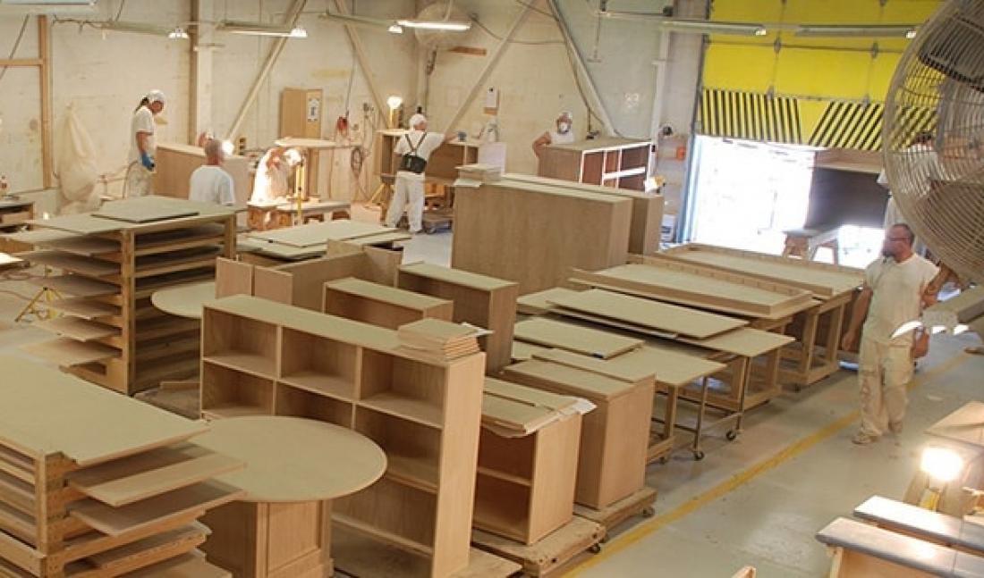 Фабрика мебели сборка. Мебельный цех. Производство корпусной мебели цех. Цех по производству корпусной мебели. Цех мебель.