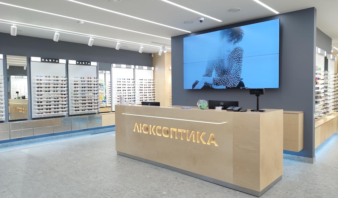 Як виглядає новий флагманський магазин "Люксоптика" на Хрещатику