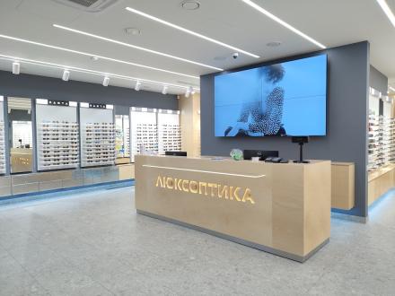 Як виглядає новий флагманський магазин "Люксоптика" на Хрещатику