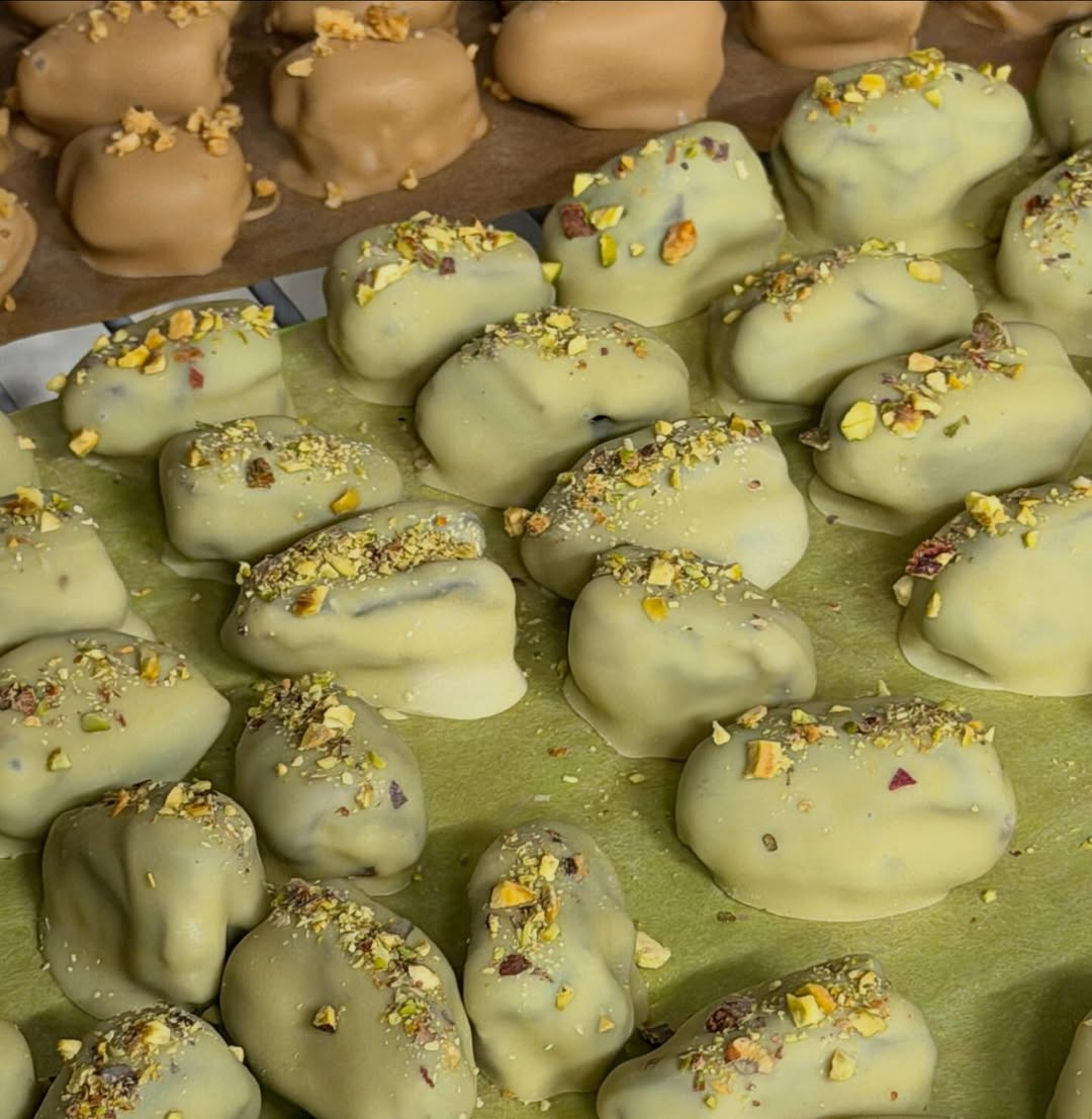 Фініки під час виготовлення 